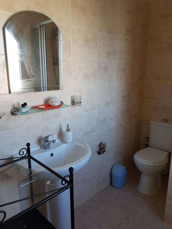 Aphrodite Beachfront Penthouse Apartment Ghaziveran Bagian luar foto