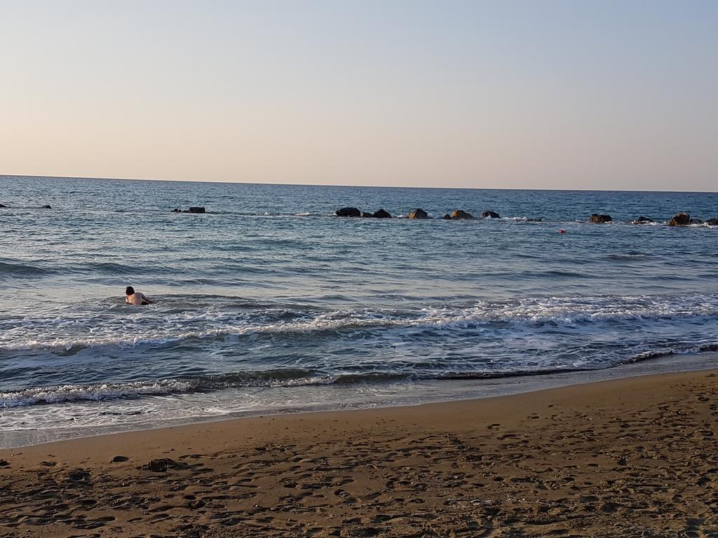 Aphrodite Beachfront Penthouse Apartment Ghaziveran Bagian luar foto