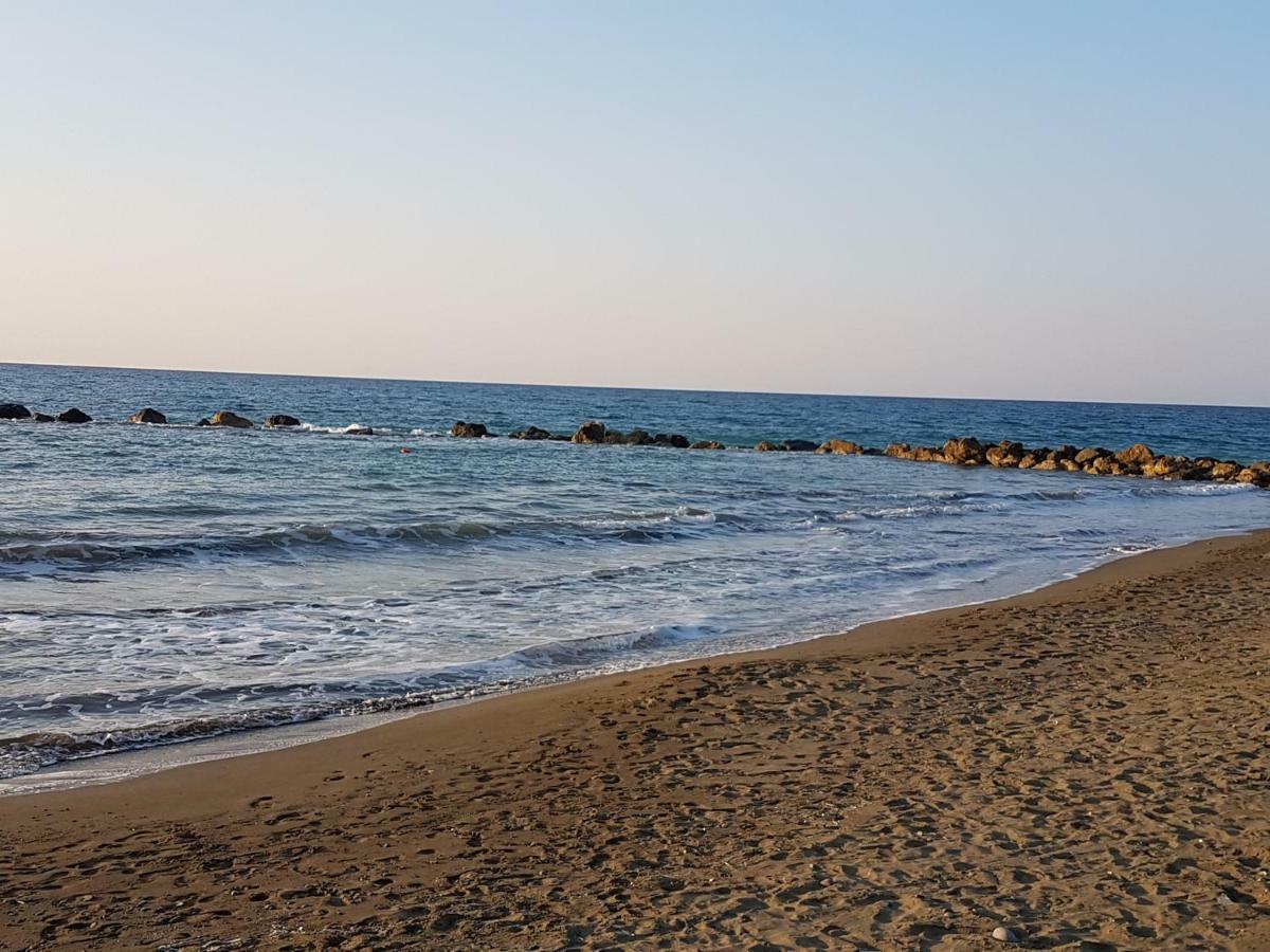 Aphrodite Beachfront Penthouse Apartment Ghaziveran Bagian luar foto